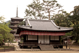 清瀧宮拝殿と五重塔